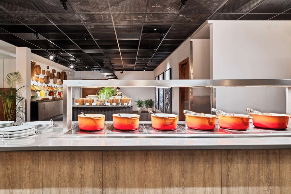 West Drayton Vacations - Radisson RED Hotel London Heathrow - Property Image 10
