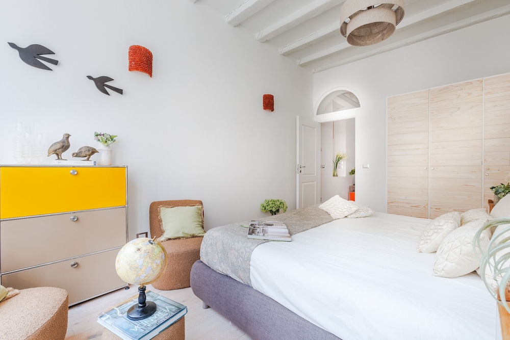 Casa Joyce in Lucca With 1 Bedrooms and 1 Bathrooms