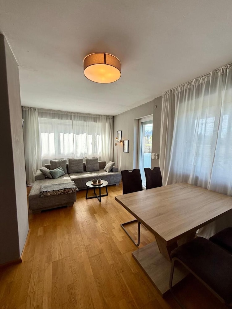 Cozy Apartment Salzburg, 50 m2, With Garden, Terrace, own Entrance, Free Parking