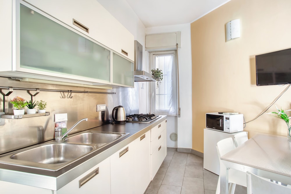 Bright 3BR flat near Park