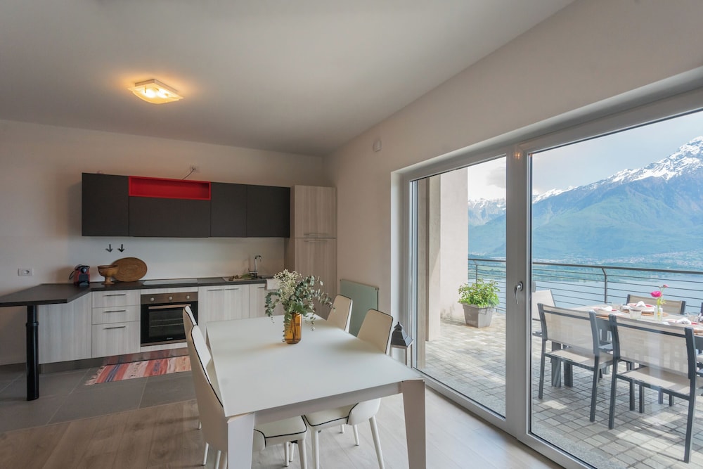 Blooms by the Lake by Rent all Como