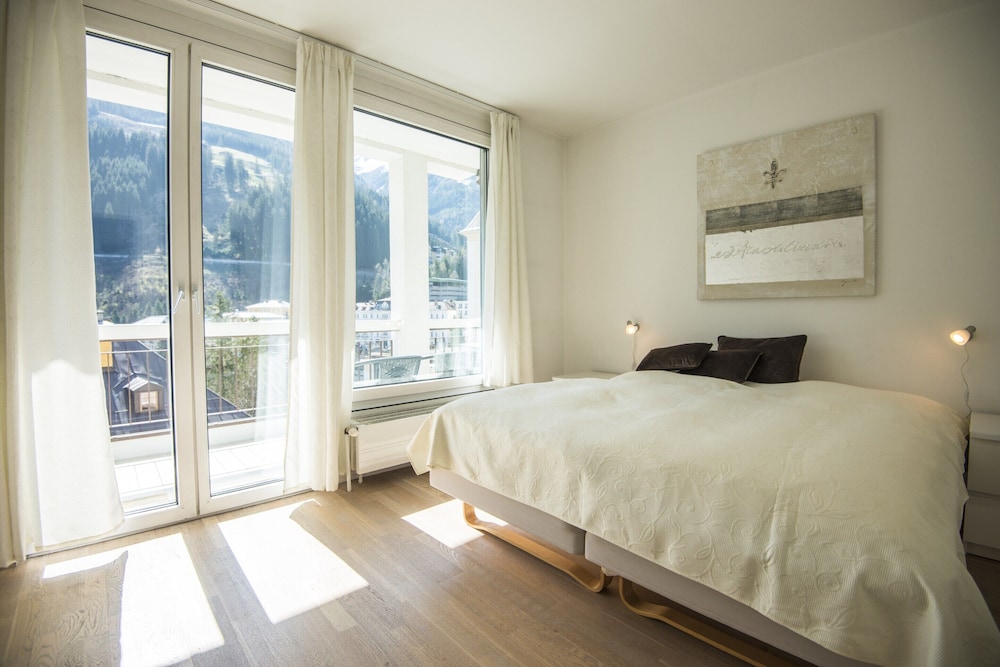 Spacious Apartment With Mountain View