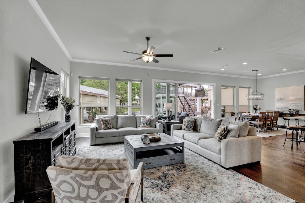 Stunning Luxury Home on Lake Lbj! - Property Image 38
