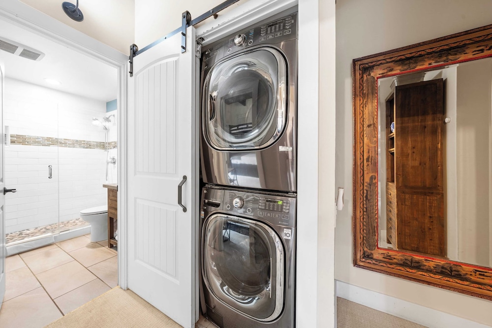 Near Ski, Beach, & Hiking Trails + Clubhouse Pool & Hot Tub Access Juanita Blue by Avantstay