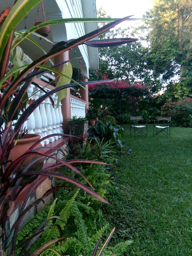 Colonial Residence