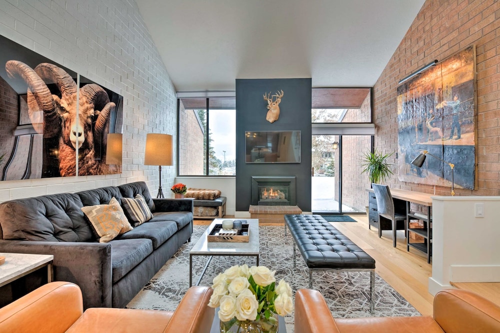 Parkside Loft by Avantstay Walk to Ski Lifts Town Pool Hot Tub Access