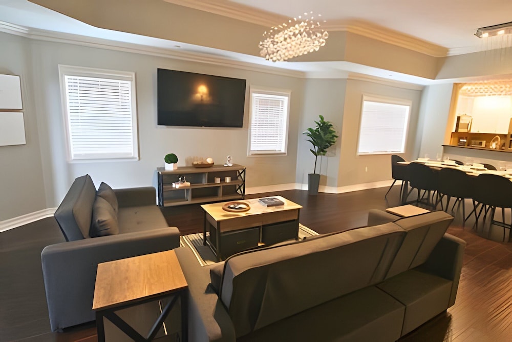 Modern 3BD Retreat 10 Guests Near Disney