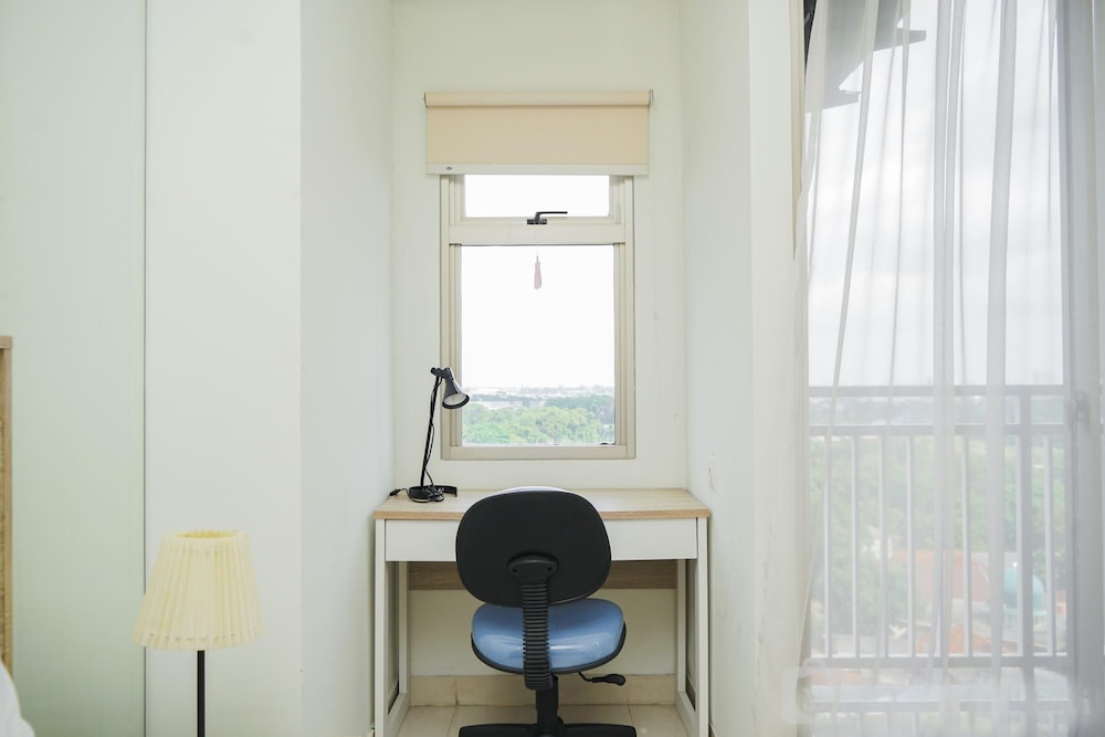 Fully Furnished with Cozy Design Studio Apartment at Springwood Residence