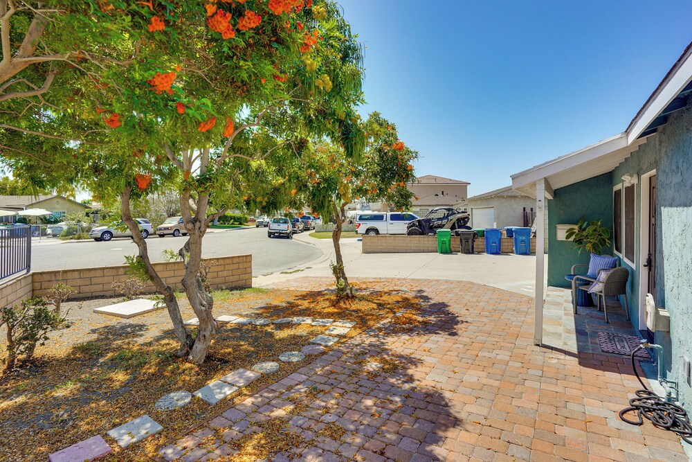 7 Mi Huntington Beach: Family Home w/ Patio!