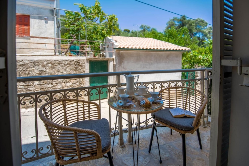Arokaria III Studio view 3