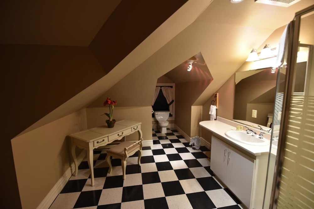 The Burleigh Falls Inn & Suites