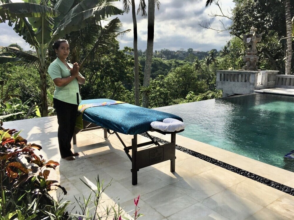 Lebah Villas