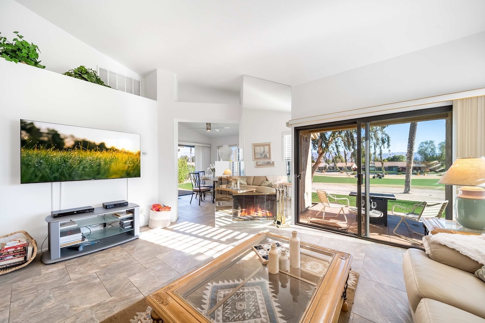 Charming Condo With Golf Course View