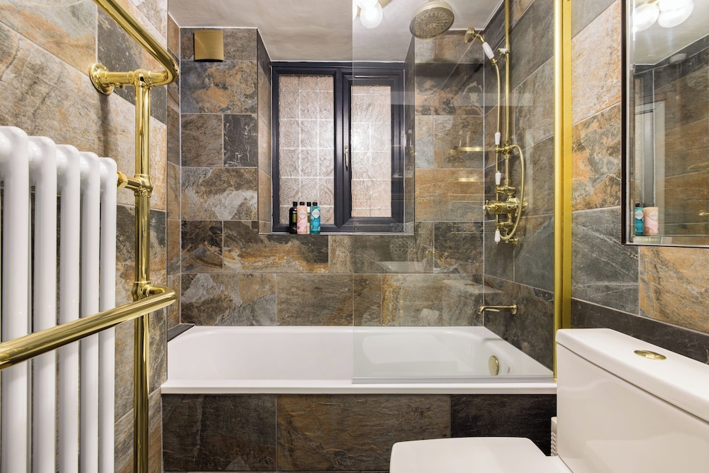 Mayfair 9-bed Townhouse - Sleeps 16, Patio & Ac