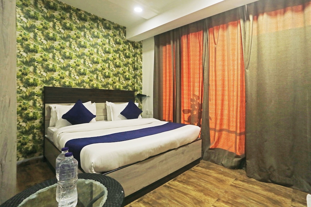 Hotel Aerostar Gold Near Yashobhoomi