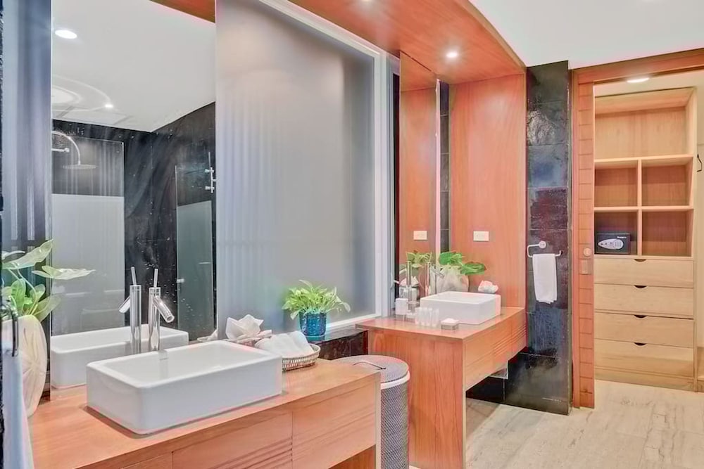 Luxurious 8-bedroom Dreamy Villa
