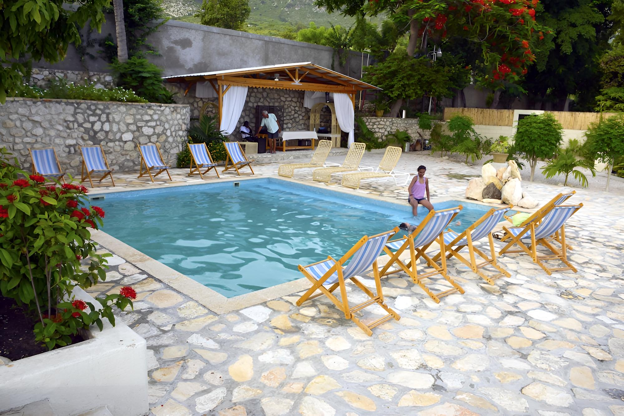 Ouanga Bay Beach Hotel