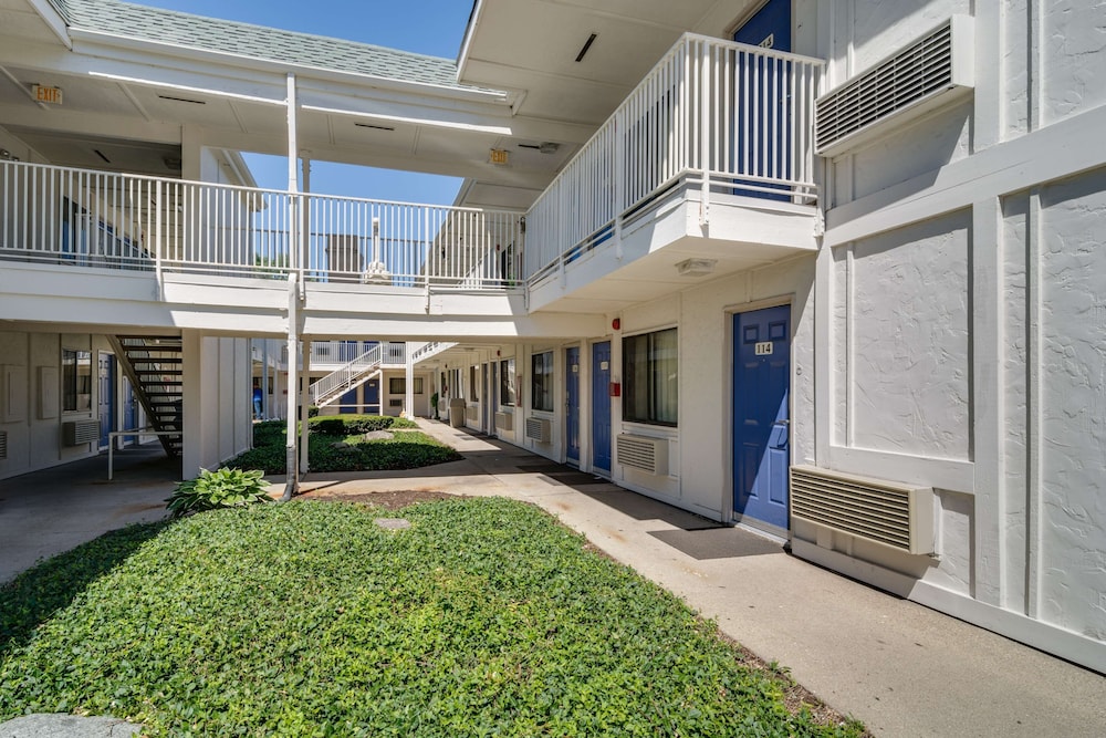 Motel 6 Schiller Park, IL - Chicago O'Hare