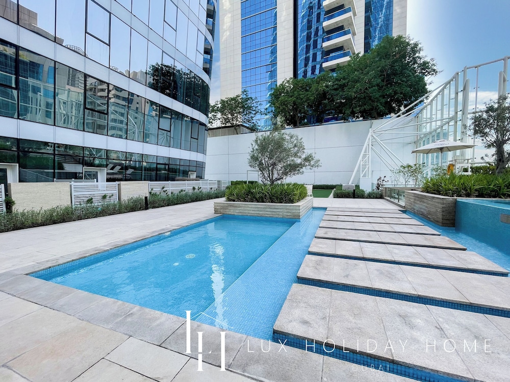 LUX Pad Executive Suite Canal View 5