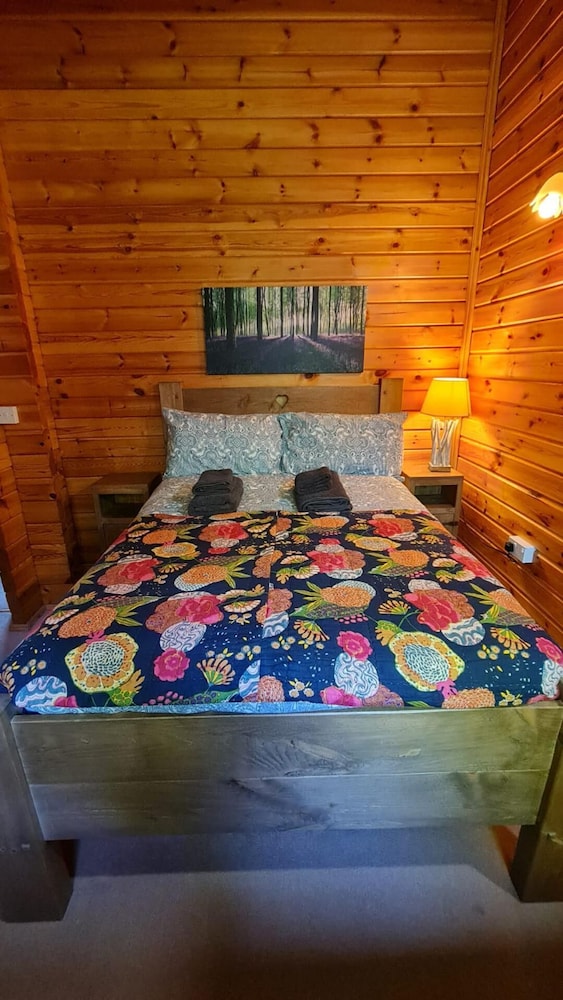 3-bed Lodge - Sleeps 7 - Hot Tub - Pet Friendly view 4