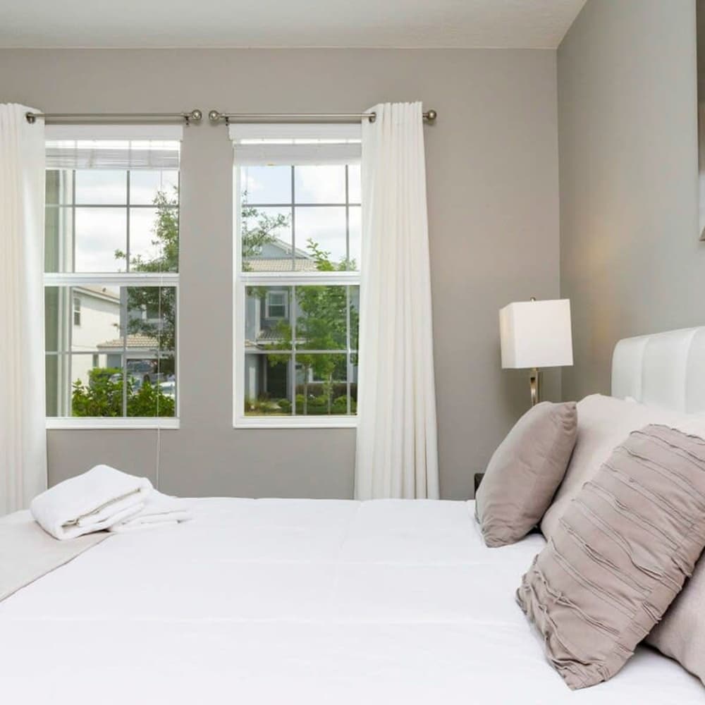 8912 Amazing 6BD Home