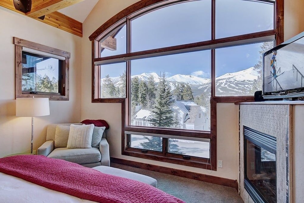 Mountain Majesty Manor 5 Bedroom Home by RedAwning