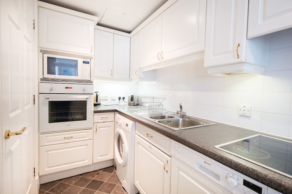 1BR with Balcony in the Heart of Holborn