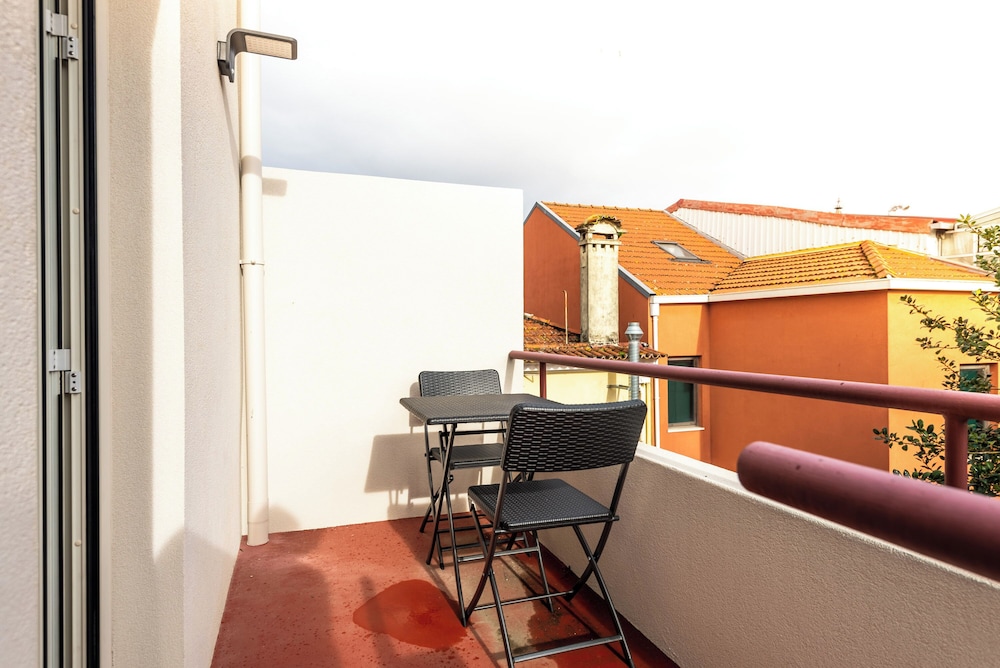 Acm032 Spacious 1BD +balcony