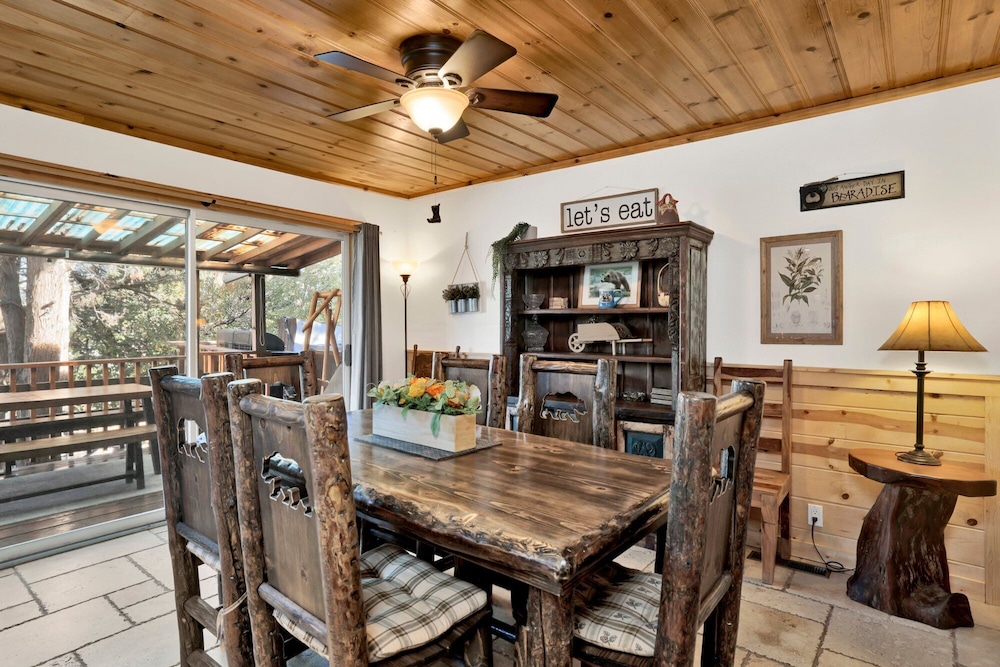 Entertainment Cabin #610