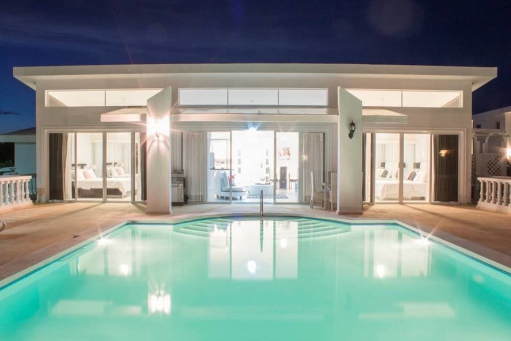 Romantic two Bedroom Deluxe Villa With all Modern Conveniences