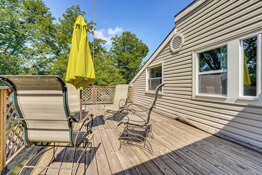 Private Pool & Yard: Pet-friendly Home in Toledo