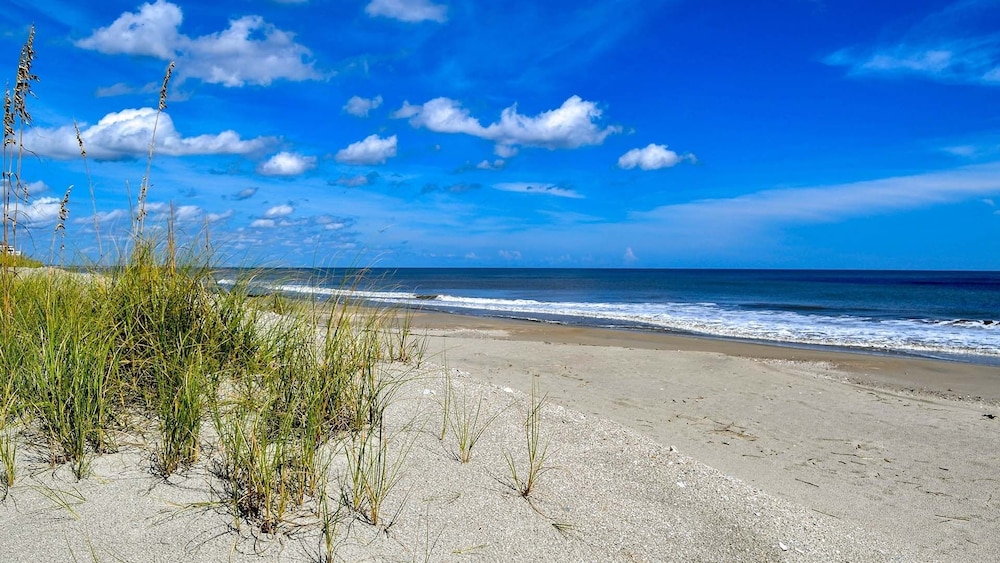 Exquisite Oceanfront Home Perfect For A Family Getaway 6 Bedroom Home by Peace Vacations view 4