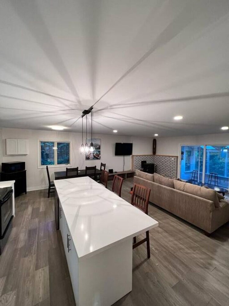 Marmora Hideaway - Peaceful Cottage w Wi-fi Clearwater