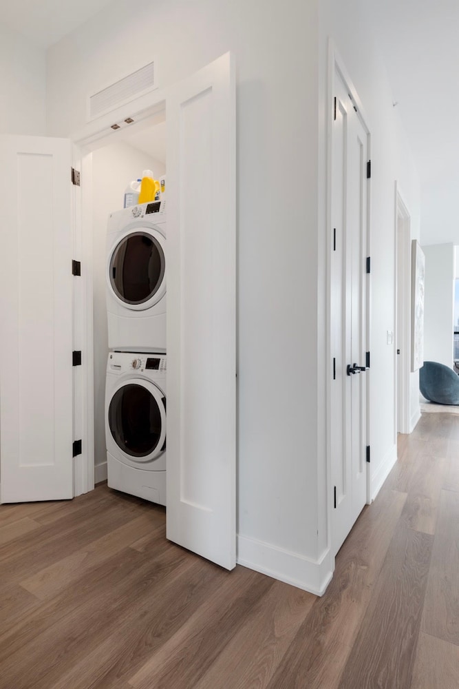 Skyline Penthouse Duo 6 Bedrooms for Large Groups