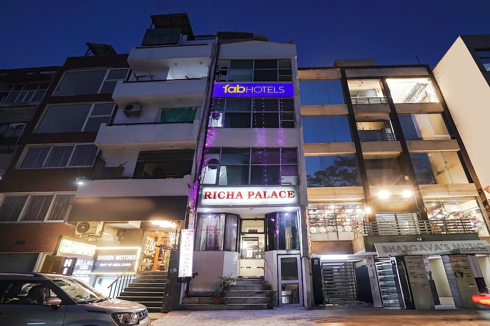 Fabhotel Richa Palace