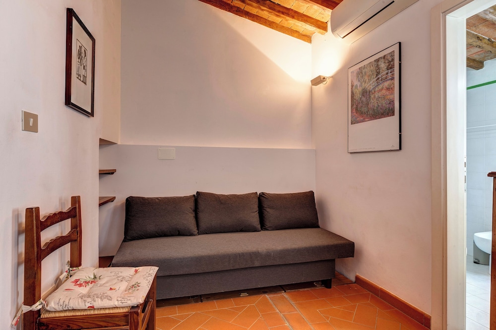Farinata Apartment by Mamo Florence