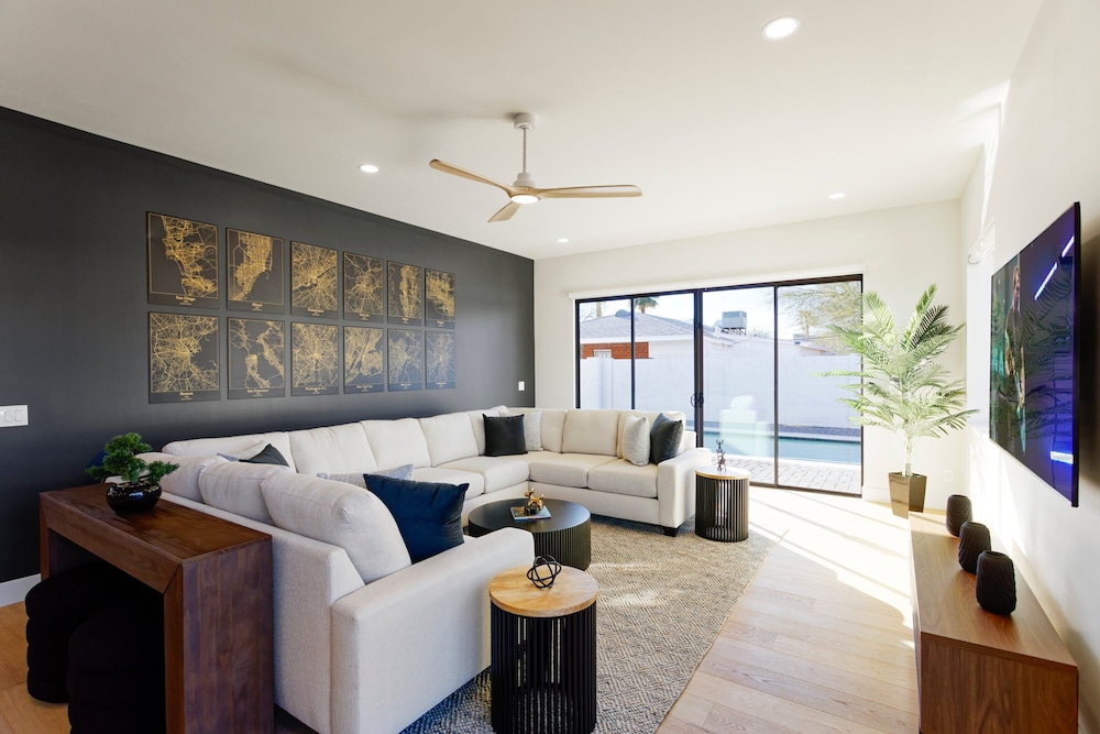 Luxe - Nouveau - Sparkling Pool - Walk to Old Town