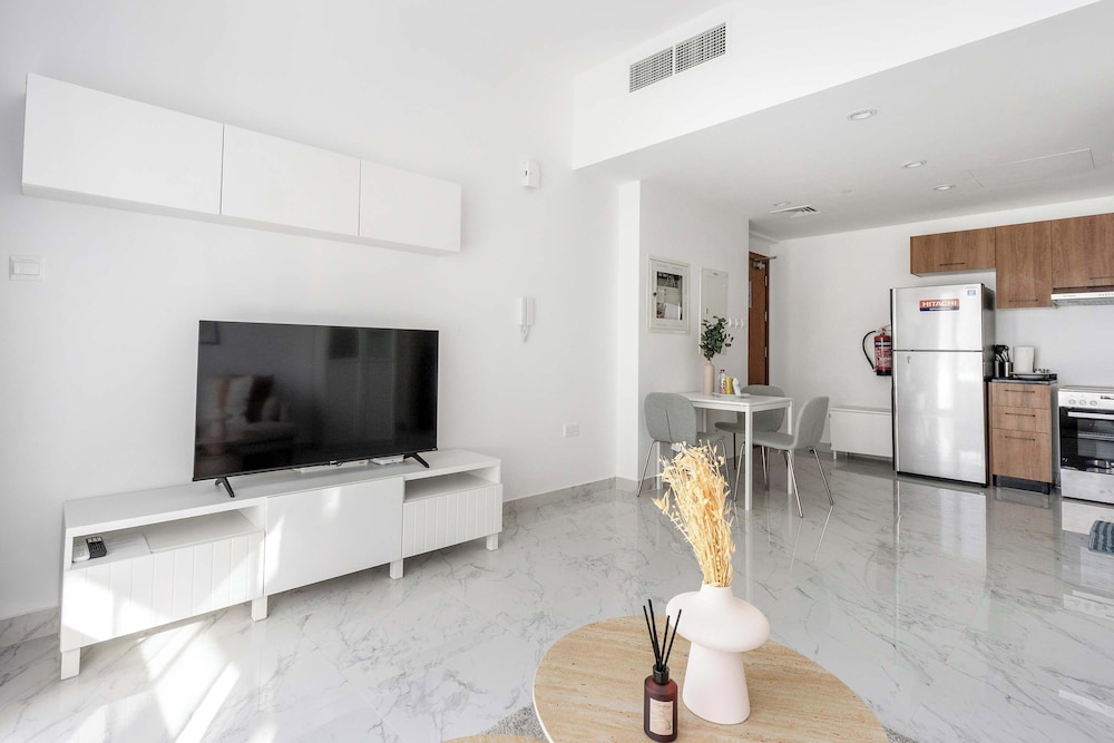 Abu Dhabi Vacations - Silkhaus Oasis Towers - Masdar City - Property Image 37