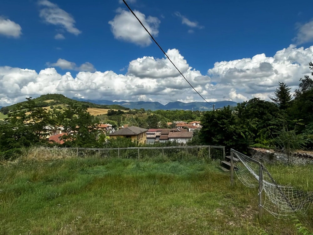 Apartment in Esanatoglia Near Apennines Trails