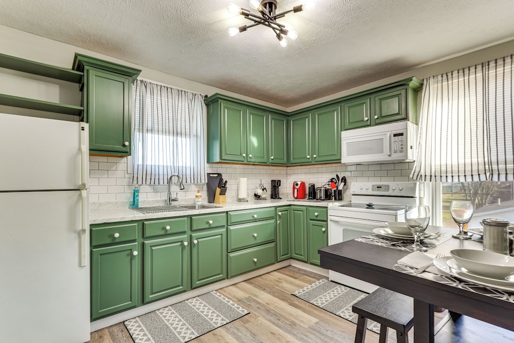 1 Mi to Camden Clark: Central Parkersburg Condo