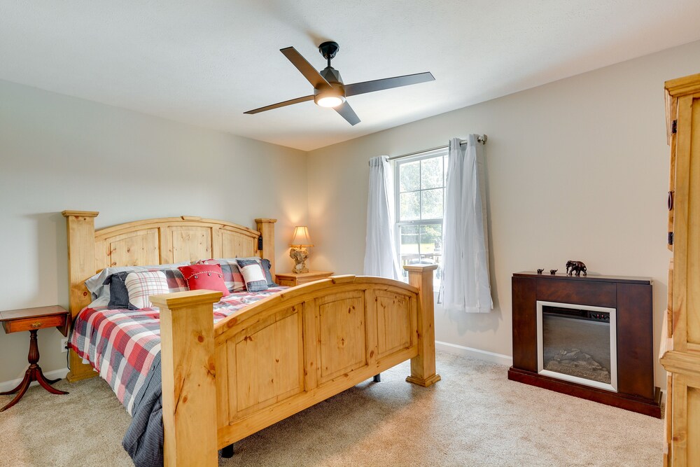 Cozy Stafford Home w/ Outdoor Pool: Pets Welcome! view 4