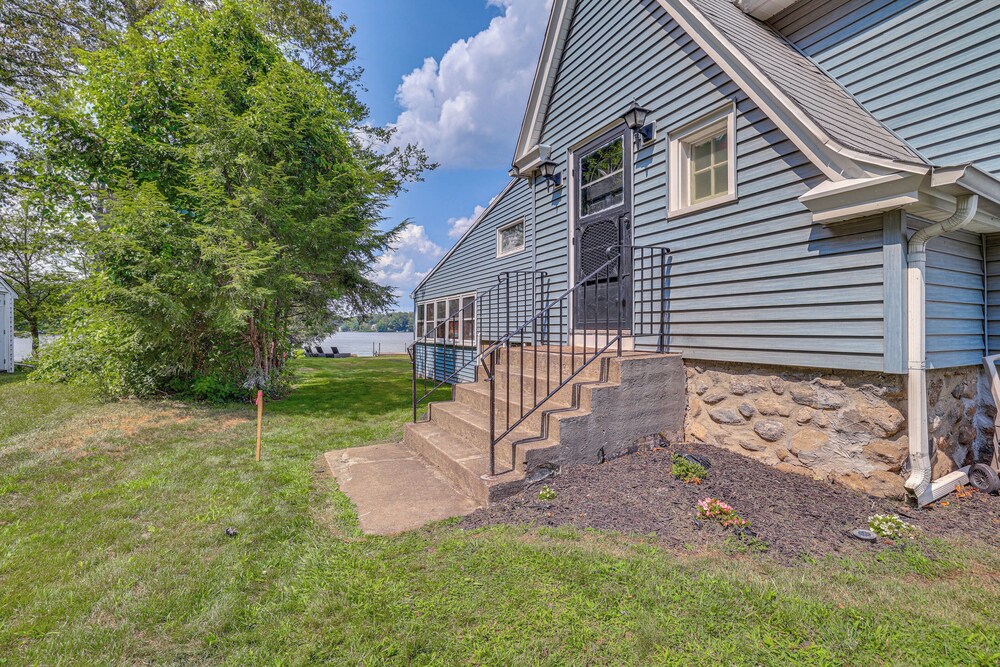 Fish & Ski: Lakefront Retreat By Mt Southington
