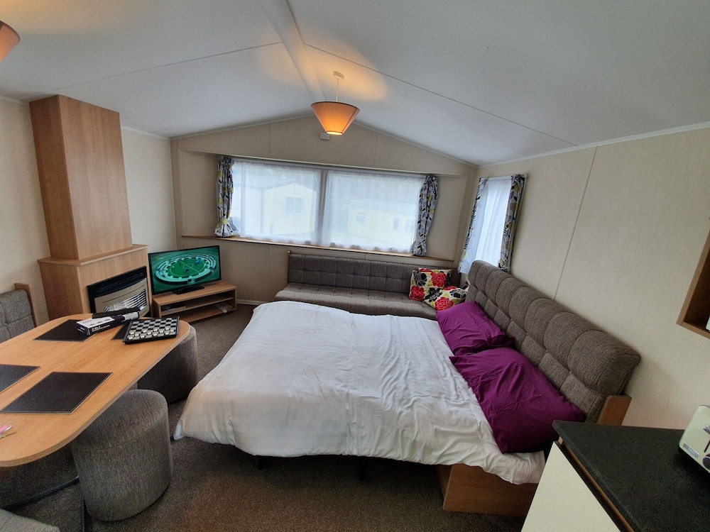 3 Bedroom Caravan, Sleeps 8, at Parkdean Newquay Holiday Park view 3