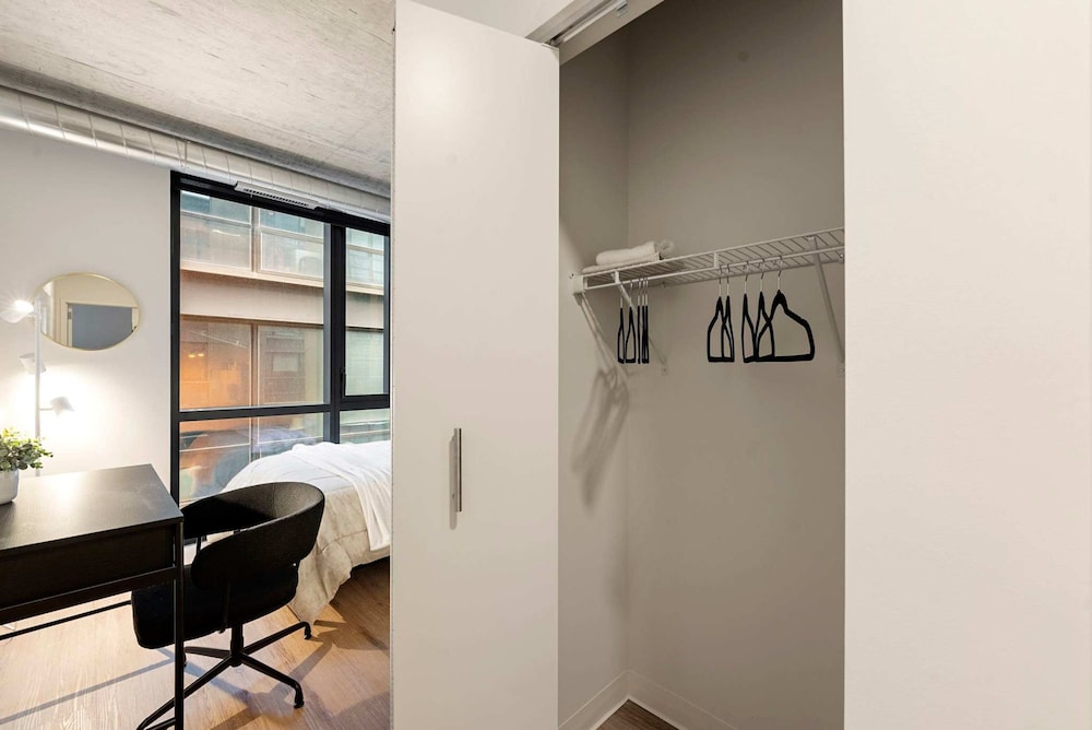 3 Bed 3 Bath High Rise With Gym Amenities