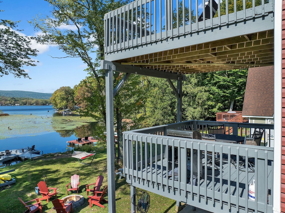 Lakefront Lodge Hot Tub Dock Kayaks