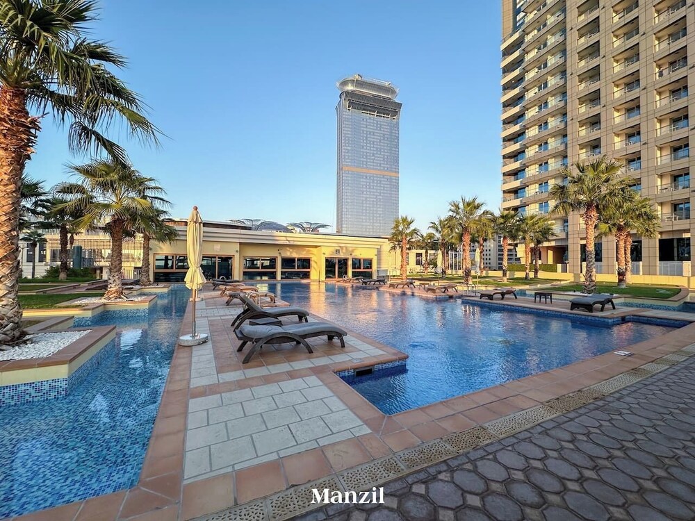 2BR Maid Enjoy Sea Views Palm Jumeirah