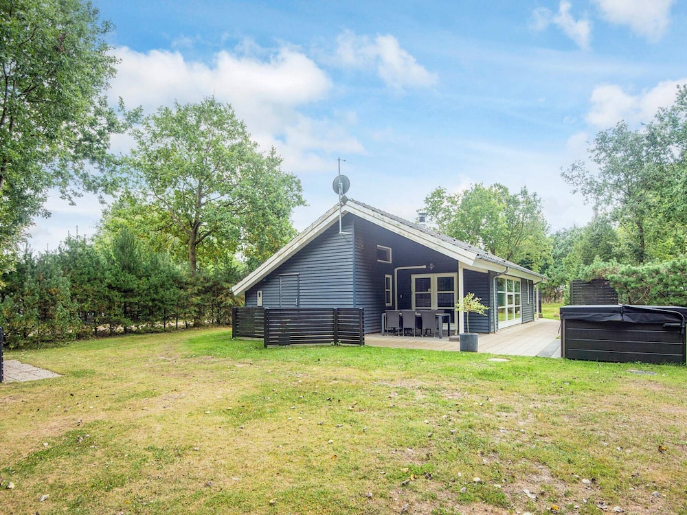 6 Person Holiday Home in Ansager