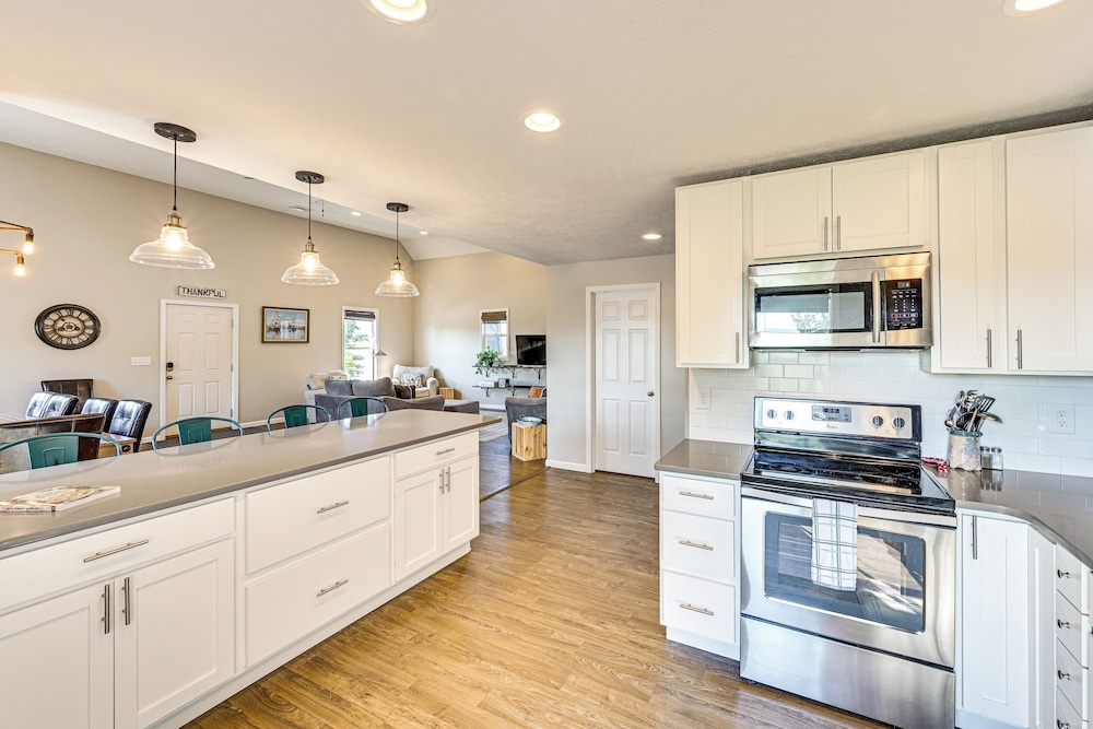 Walk to Academy: Lake Max Family Penthouse