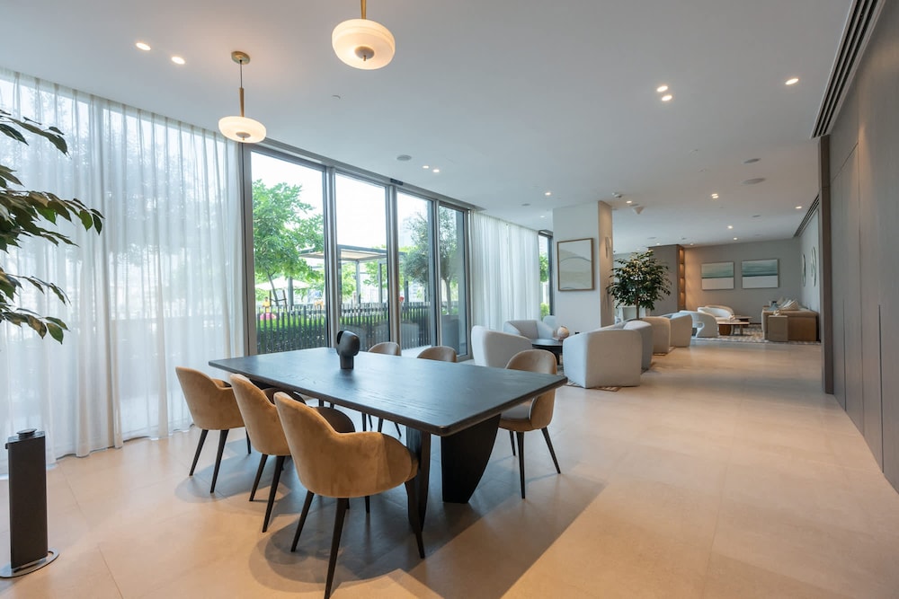 Cozy 2-bedroom Apartment Perfect for Family in Downtown With Burj Khalifa Views