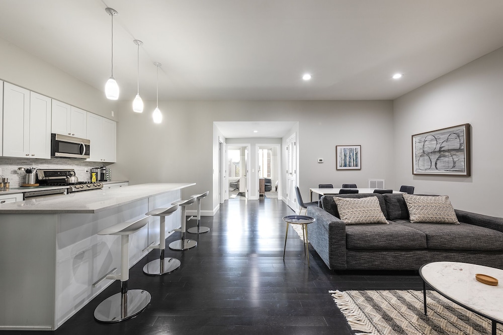 Large Stylish 3BR Loft on Cobblestone Ln Near NYC view 5